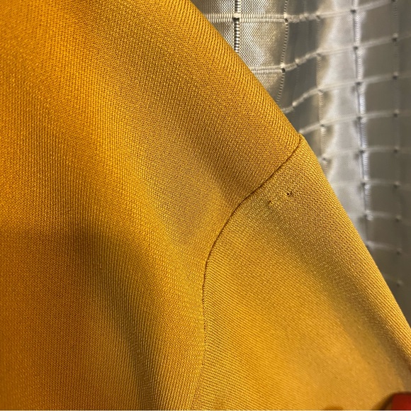 Mustard Button Down Carmen Marc Valvo Top XL - Picture 10 of 10